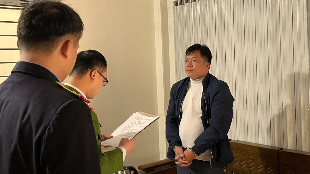 Tống đạt quyết định khởi tố, bắt tạm giam đối với Ngọc Xuân Lâm