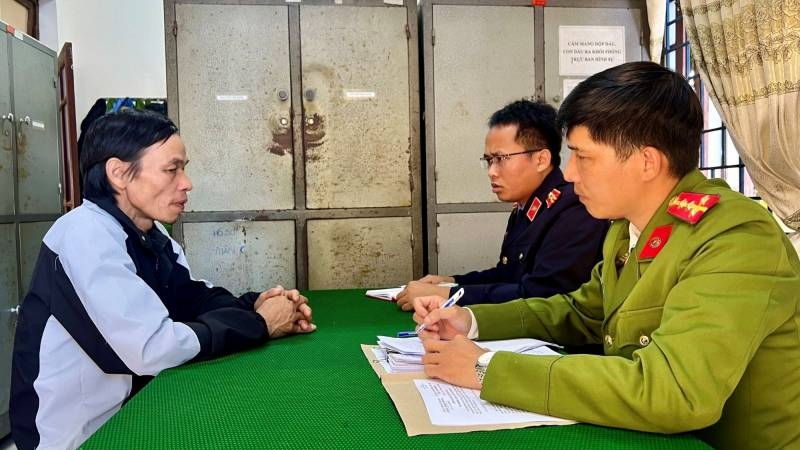 Đối tượng Nguyễn Hoài Châu tại cơ quan Công an.