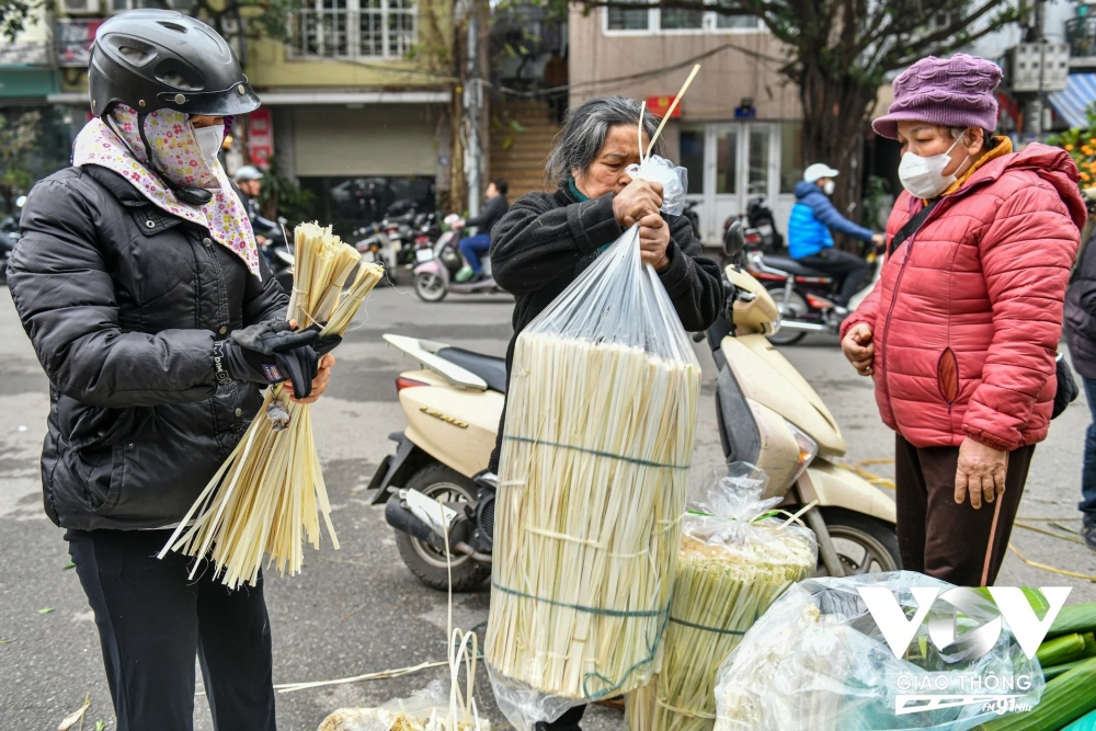 Giá lạt bán lẻ hiện tại là 10.000 đồng/bó