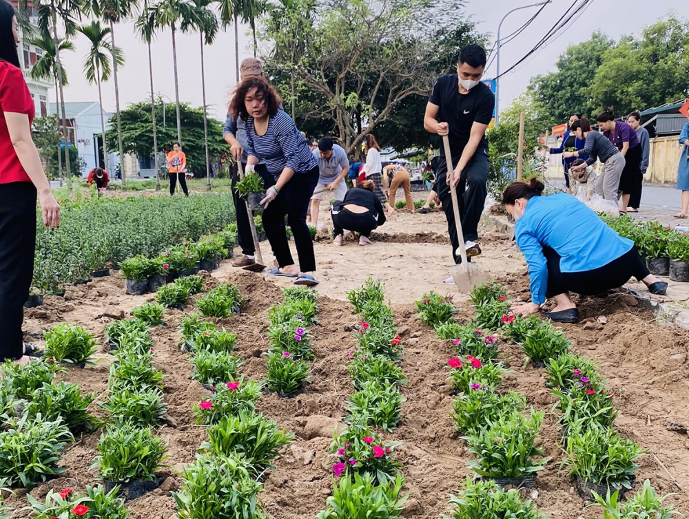 Cô nhắn tin chia sẻ ý tưởng với các phụ huynh học sinh và được ủng hộ.