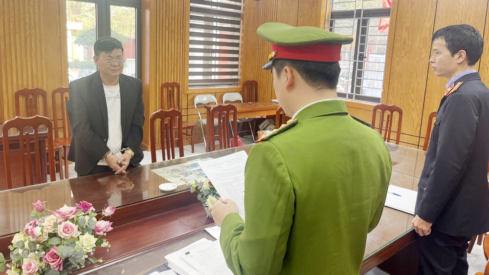 Cơ quan Cảnh sát điều tra đọc lệnh bắt bị can Dương Văn Sự.