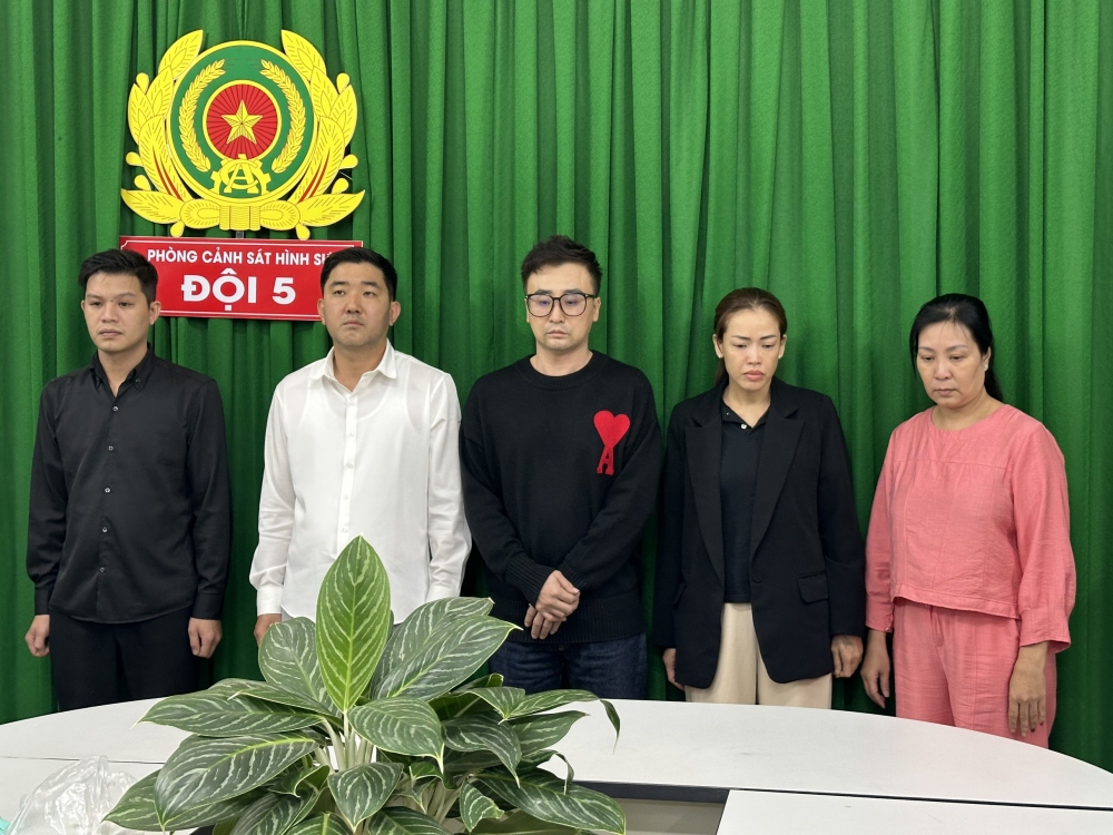 Các đối tượng Trần Tấn Trung, Jung Jong Pil, Hwang Changnam, Cao Phương, Nguyễn Hồng Nhung (Ảnh: CACC)