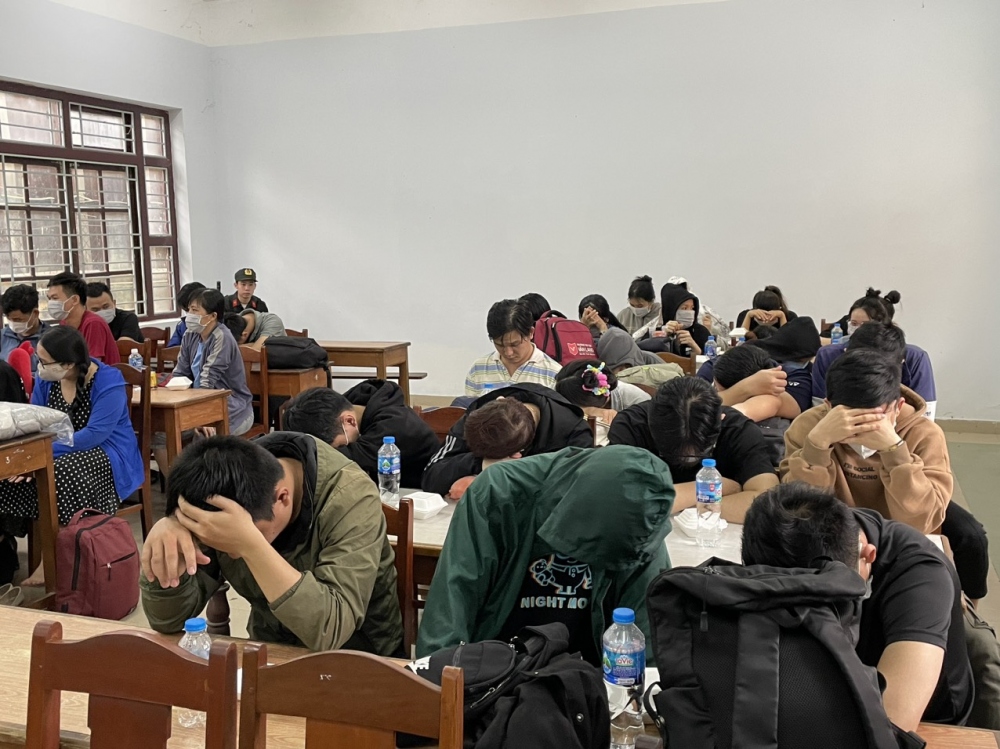 Hàng trăm đối tượng trong đường dây cho vay lãi nặng được di lý về Đà Nẵng để phục vụ công tác điều tra.