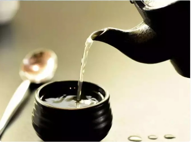 Dưới đây là một số loại gia vị nhà bếp phổ biến có thể khắc phục các vấn đề theo mùa một cách tự nhiên.