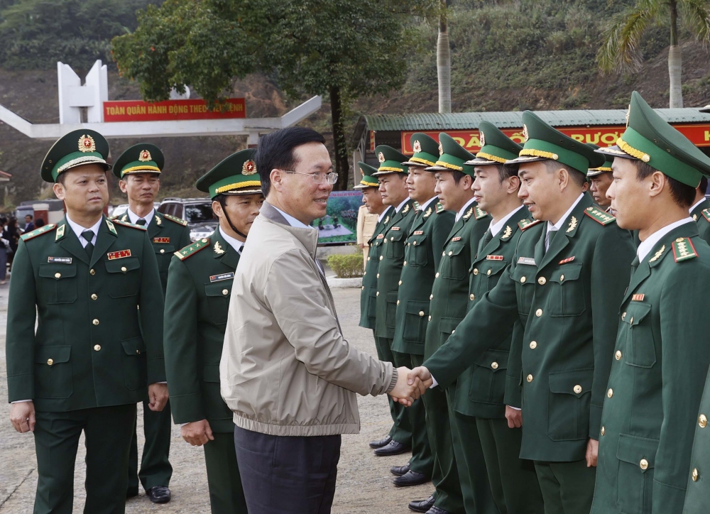 Cán bộ, chiến sĩ Đồn Biên phòng cửa khẩu Thanh Thủy đón Chủ tịch nước Võ Văn Thưởng tới thăm, chúc Tết