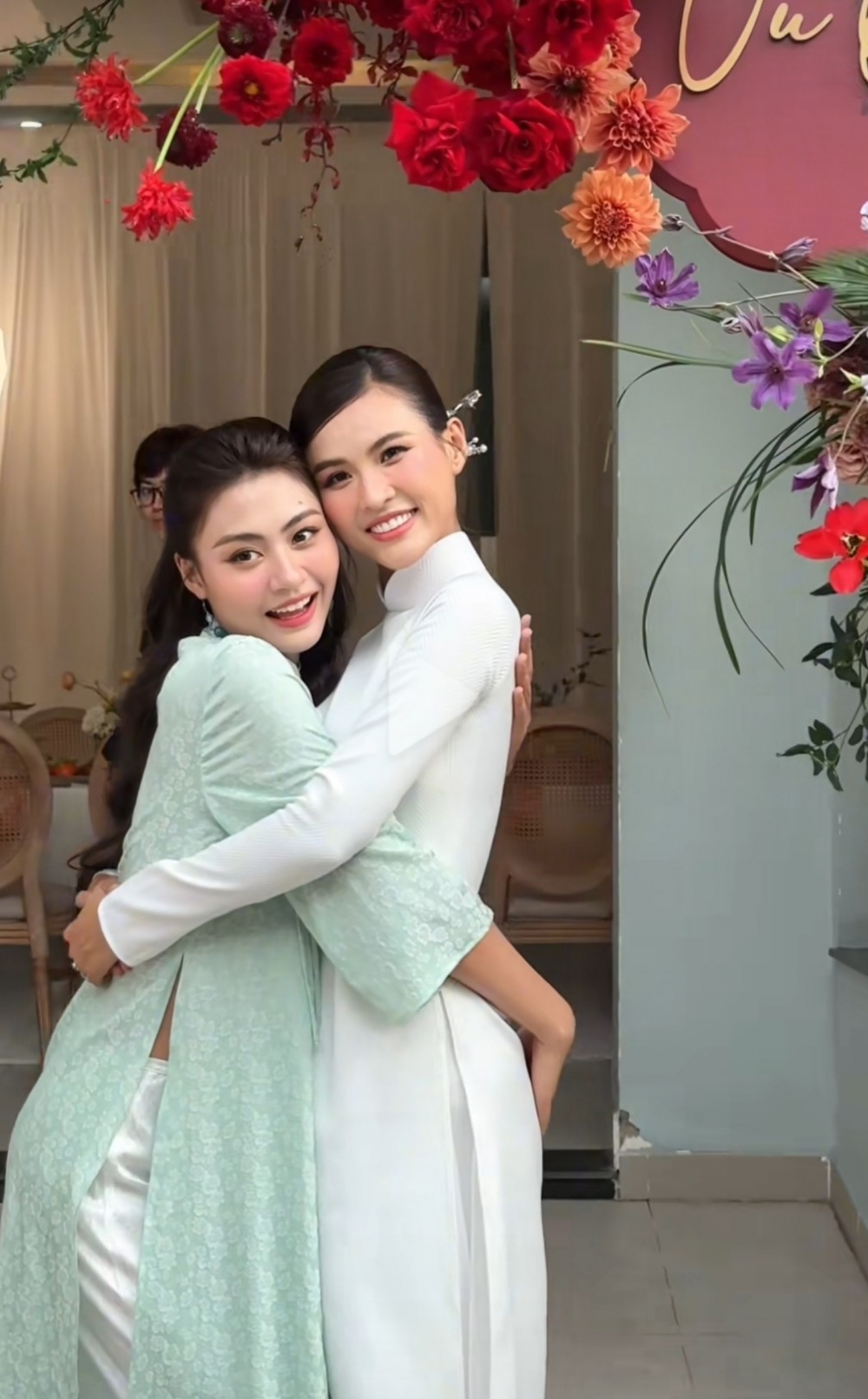 Hoa hậu Hoàn vũ Việt Nam - Miss Cosmo Việt Nam 2023 làm phù dâu cho người chị Cao Thiên Trang.