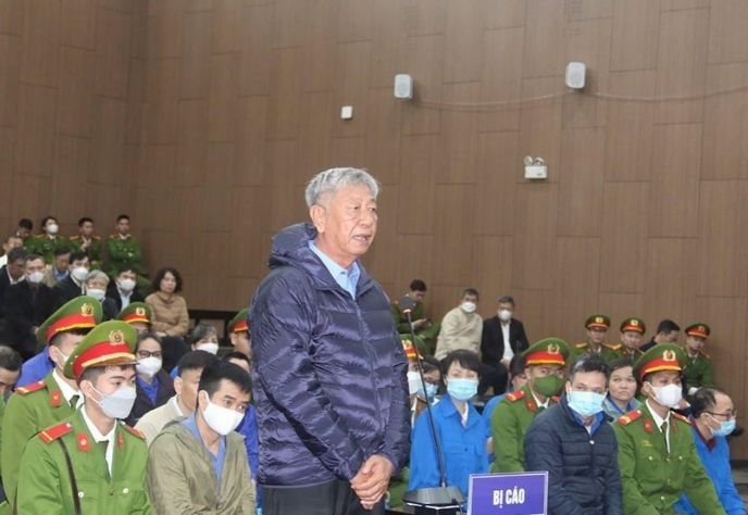 Cựu Giám đốc CDC Bình Dương - Nguyễn Thành Danh khai báo tại tòa.