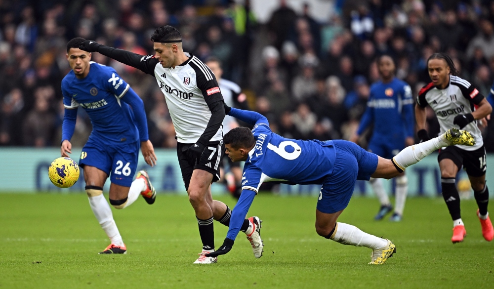 Phía bên kia chiến tuyến, Fulham cũng tạo ra những cơ hội rõ ràng và khiến thủ môn Dorde Petrovic phải làm việc vất vả.