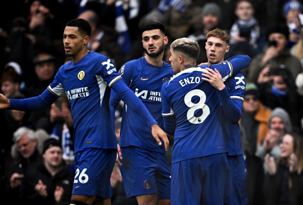 Chelsea tạm vượt mặt MU và vươn lên đứng thứ 8 trên bảng xếp hạng Ngoại hạng Anh với cùng 31 điểm nhưng hơn Quỷ đỏ về chỉ số phụ. Ở vòng đấu này MU sẽ đại chiến Tottenham lúc 23h30 tối mai 14/1.