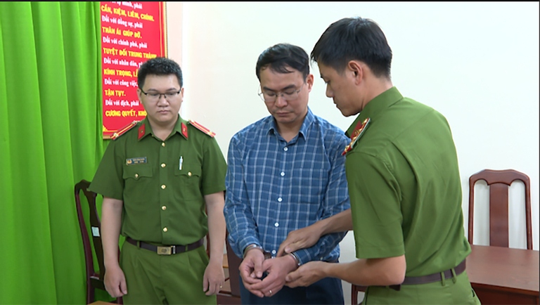 Bị can Bùi Quốc Hưng, là Trưởng phòng Tàu sông thuộc Cục Đăng kiểm Việt Nam. Ảnh: CA