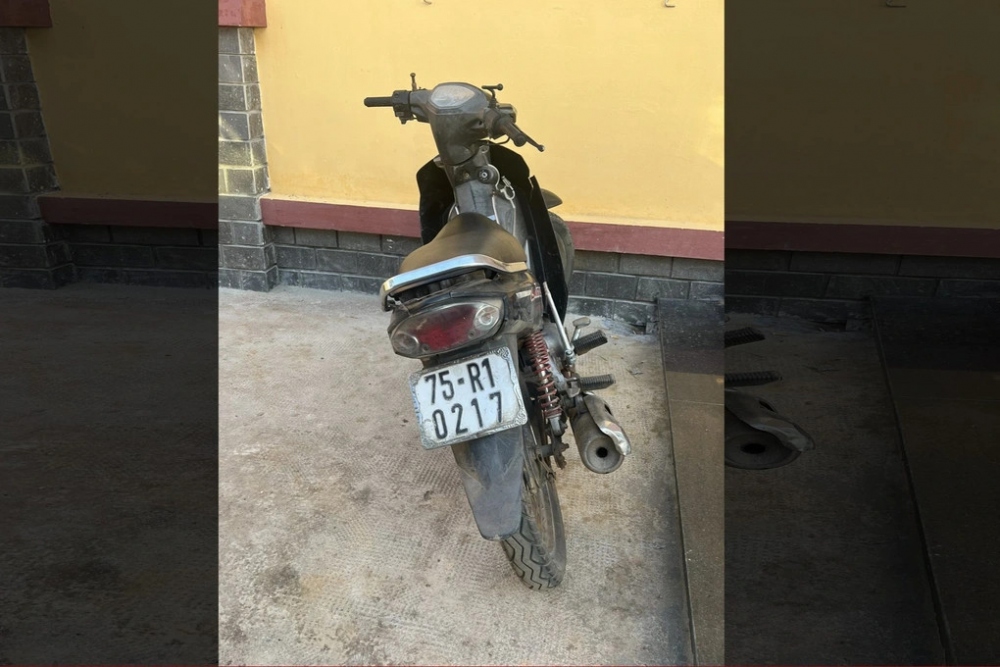 Xe máy của 2 đối tượng đi từ huyện A Lưới, tỉnh Thừa Thiên Huế vào giấu ở nghĩa trang thuộc xã Hòa Khương, TP Đà Nẵng; sau đó dùng xe máy trộm cắp đi cướp ngân hàng (Ảnh: Công an tỉnh Quảng Nam).
