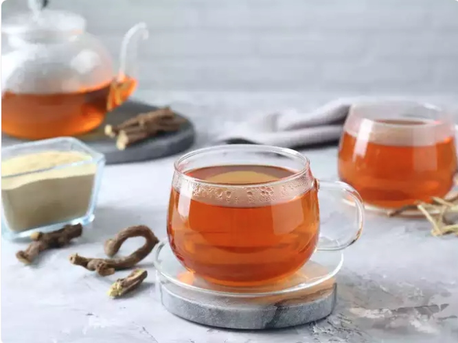 Mặc dù, không có thức uống thần kỳ nào có thể giảm mỡ bụng ngay tức khắc. Tuy nhiên, việc bổ sung một số đồ uống giải độc ấm tự chế đơn giản trong chế độ ăn uống hàng ngày sẽ giúp đẩy nhanh tốc độ trao đổi chất, đốt cháy chất béo tốt hơn và nhanh hơn, giúp giảm cân và giảm mỡ bụng hiệu quả.