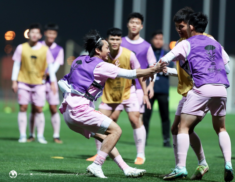 Sau đó, đội trở lại tập luyện với cường độ cao.