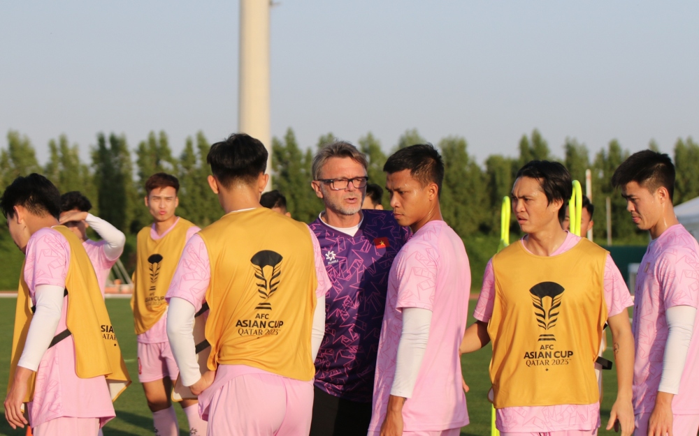 HLV Troussier cùng ĐT Việt Nam đương đầu thử thách mang tên Nhật Bản