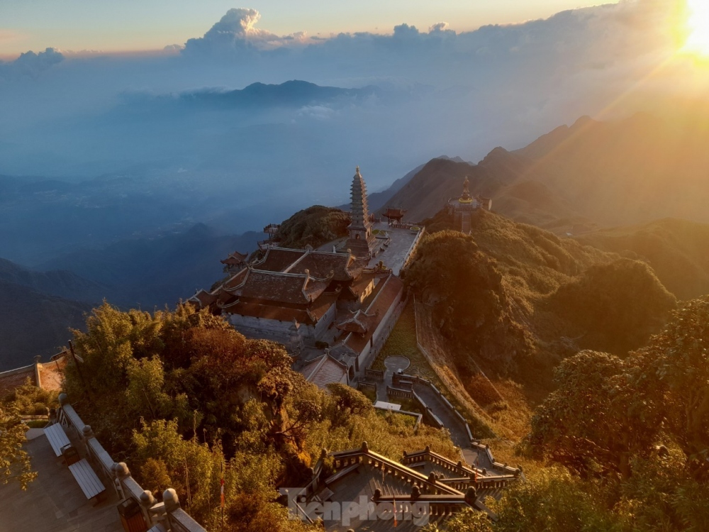 The authorities of Lao Cai have warned that the appearance of the frost poses health risks to people, crops, and animals. Local residents are advised to take measures against the weather phenomenon.