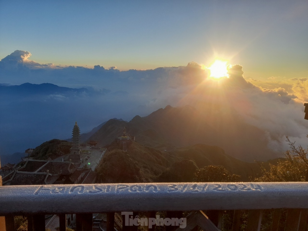 In the highlands of Lao Cai, this weather pattern often occurs during winter time, especially in December, January, and February.