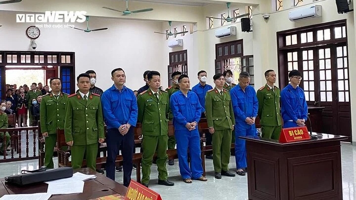 Các bị cáo trong phiên toà sơ thẩm sáng 18/1.