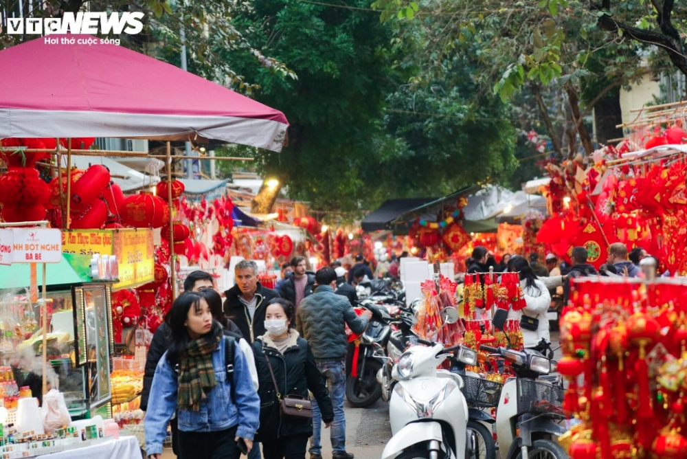 Chợ họp một lần duy nhất trong năm, bắt đầu từ ngày 15 đến 30 tháng Chạp.