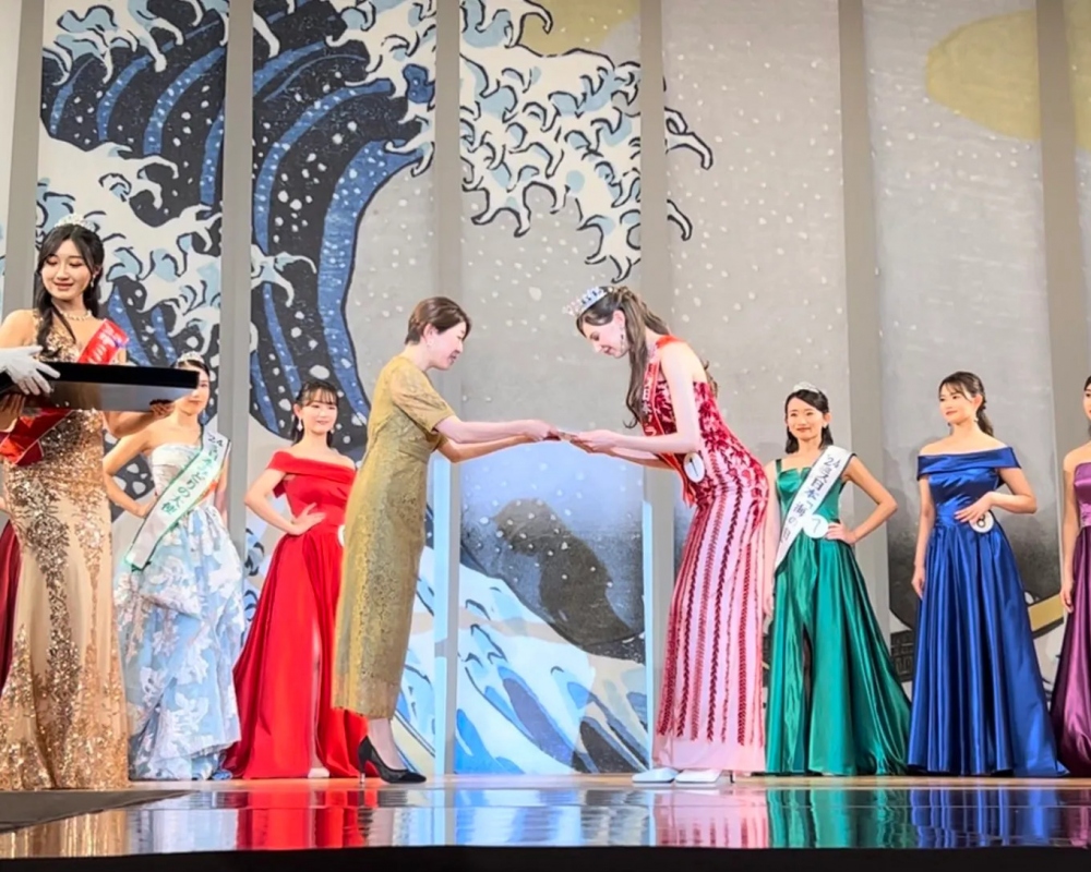 Carolina Shiino tại cuộc thi Hoa hậu Nhật Bản.