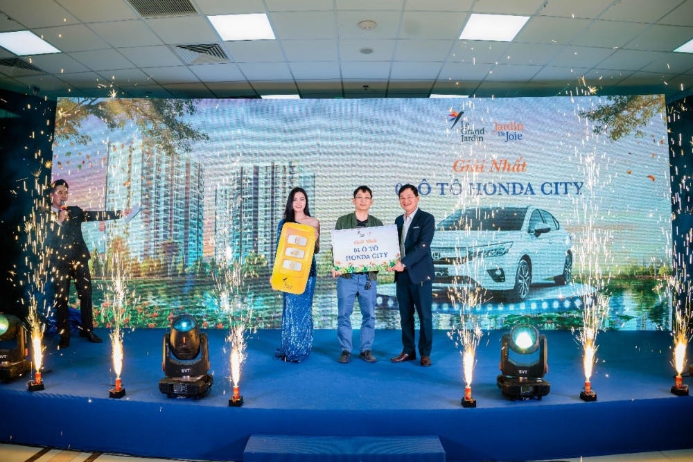 Lá thăm trúng thưởng xe ô tô Honda City đã gọi tên anh Bùi Thanh Tùng – Chủ nhân căn hộ tại tòa G4