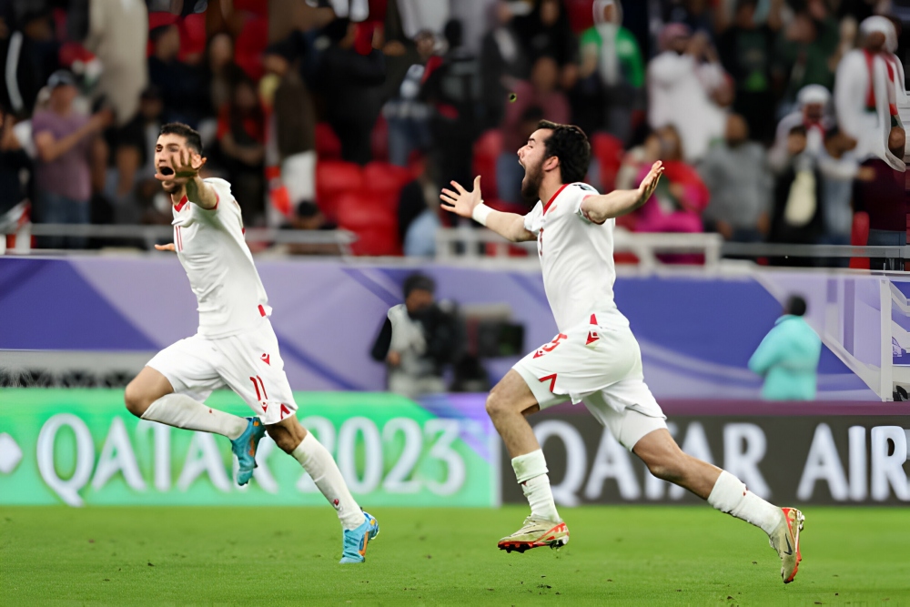Tajikistan thắng UAE ở loạt luân lưu (Ảnh: Getty)
