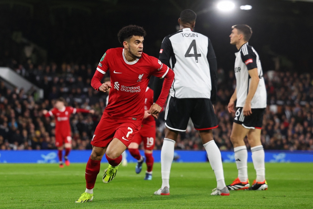 Luis Diaz ghi bàn mở tỉ số cho Liverpool từ sớm (Ảnh: Reuters).