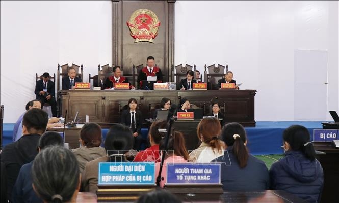 Hội đồng xét xử khai mạc phiên tòa. Ảnh: TTXVN