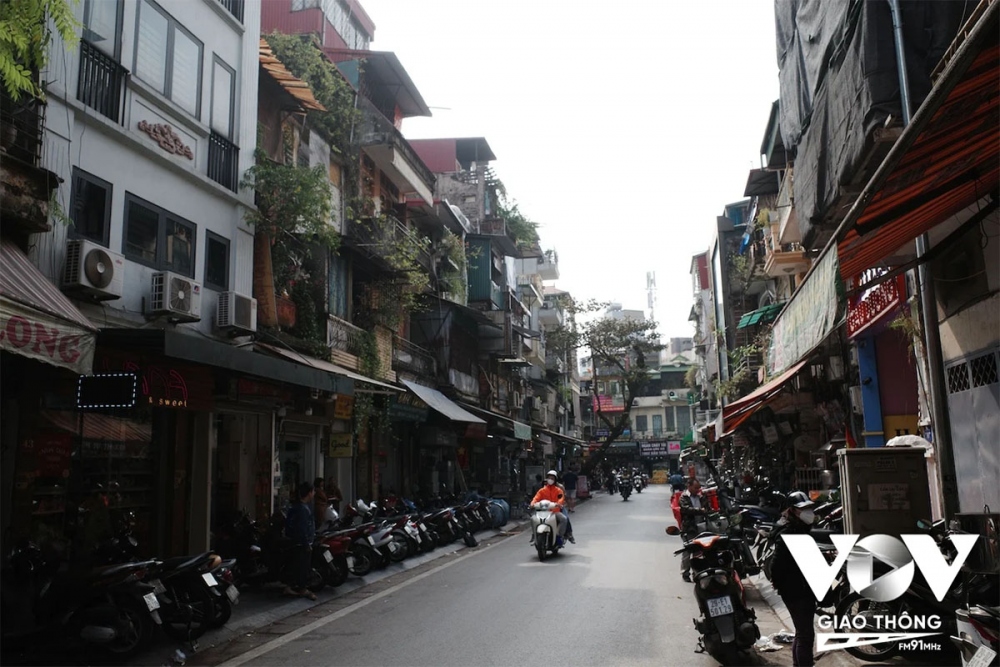 Nhưng cũng rất khó để thay đổi, bởi cuộc sống của người dân đã quá gắn bó với nơi họ đang ở...
