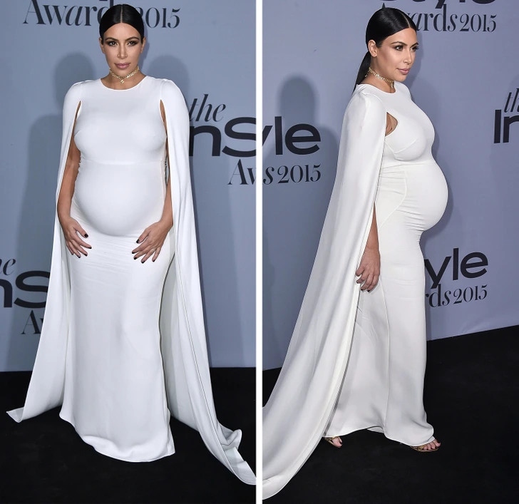 Kim Kardashian dù "bầu bí" nặng nề vẫn không ngại trở thành tâm điểm của sự chú ý. Kim Kardashian từng nói rằng cô tự ti với nhiều nhược điểm trên cơ thể lúc có thai. Song người đẹp vẫn chăm chỉ đi giày gót, diện đồ bó khoe bụng bầu cùng thân hình đồ sộ. Trong lần xuất hiện gần đây nhất, cô chọn bộ váy trắng ôm dáng kết hợp áo choàng dài.