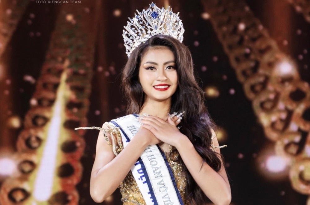 The Ninh Binh native stands at 1.70 metres tall with body measurement of 82-60-87 cm. She is currently a student at the National Economics University in Hanoi.