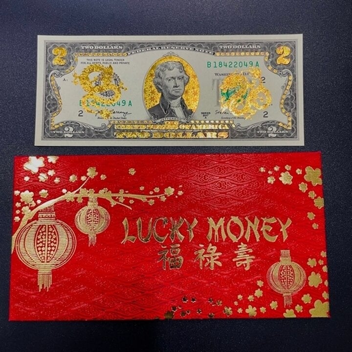 A social media influencer who began receiving orders for notes from December, 2023, said the US$2 notes with images of dragon sell for about VND150,000.