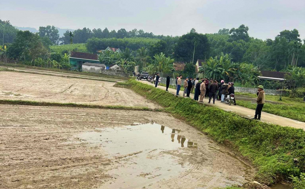 Người dân vùng quê ở xã Đồng Thành bàng hoàng khi vụ án mạng nghiêm trọng xảy ra.