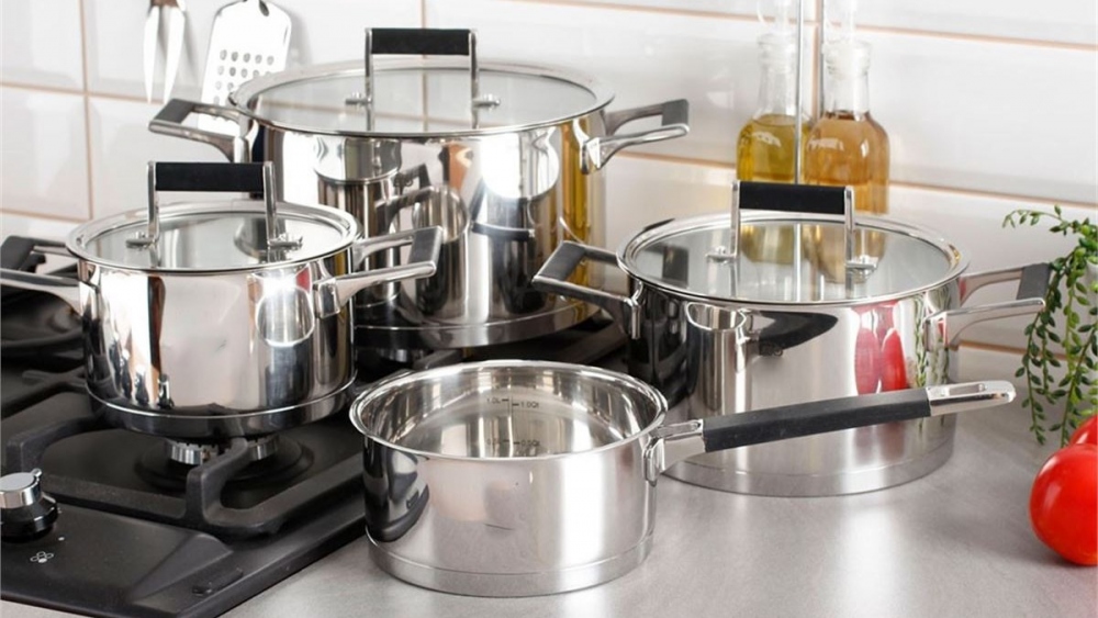 Các bà nội trợ cần tránh những sai lầm làm hỏng nồi inox.