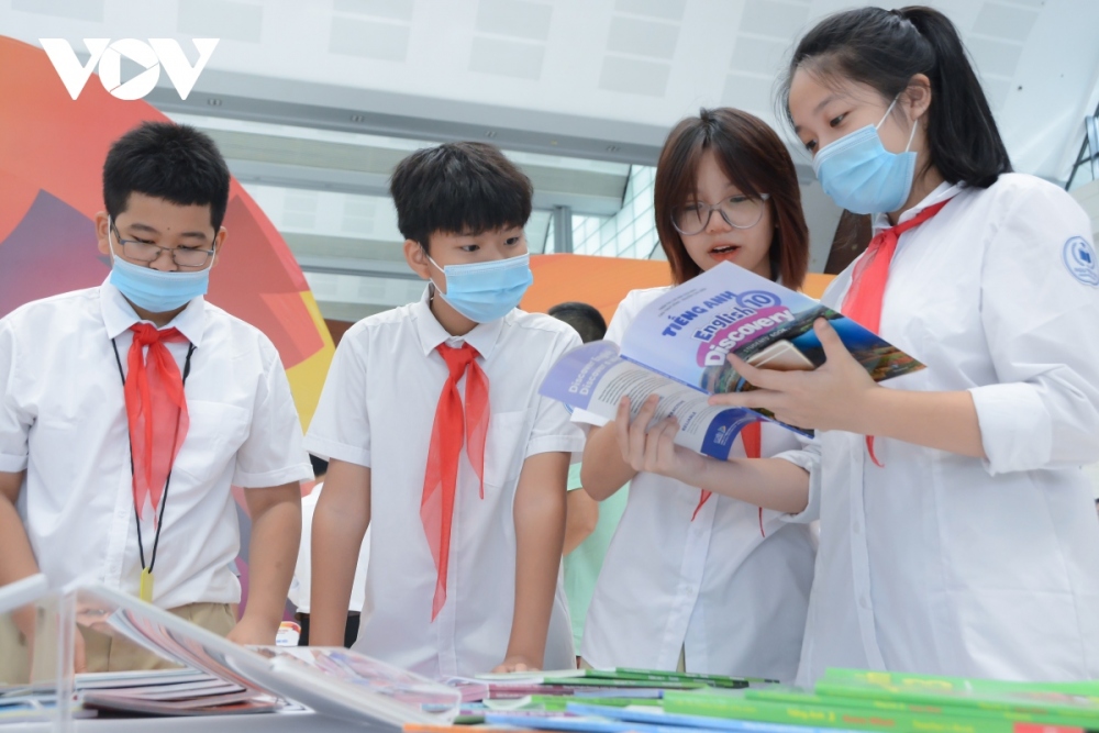 Ngữ liệu trong một số SGK mới thời gian qua vẫn gây tranh cãi (Ảnh minh họa)
