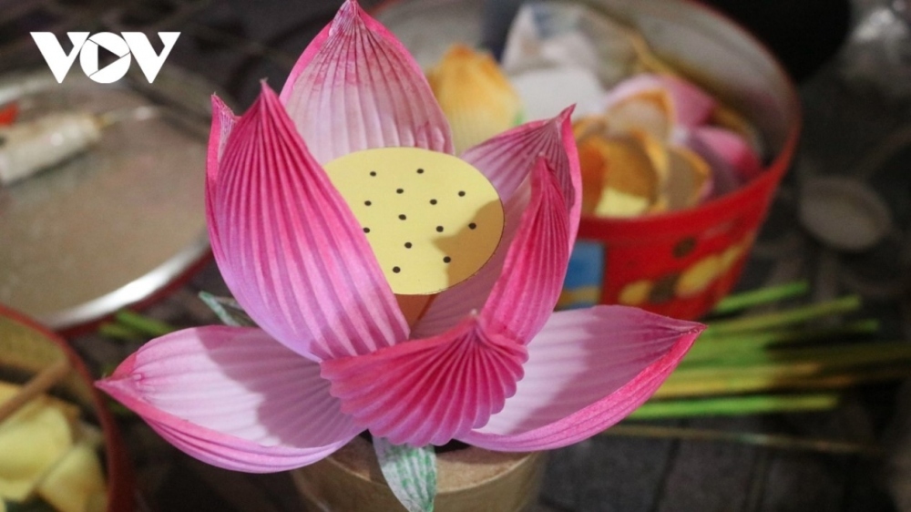 Making paper lotus flowers requires the most intricate craftsmanship, with several households in the area capable of producing the sophisticated products.