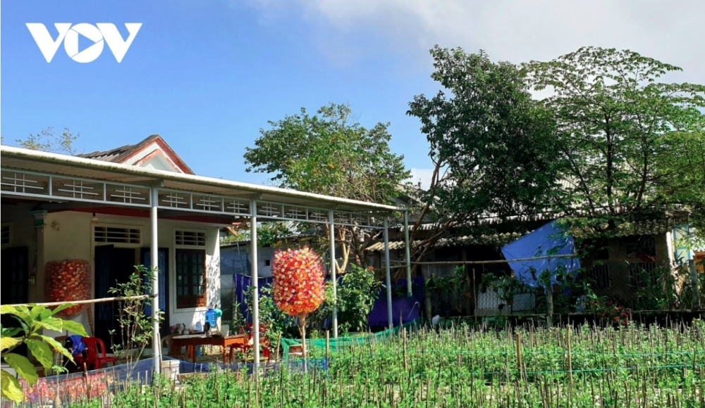 The village’s products have been displayed at Hue festivals, Ao Dai festivals, and cultural events, as well as exported to many countries such as the United States, France, and Japan.