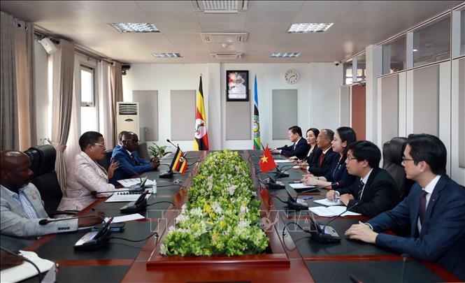 Phó Chủ tịch nước Võ Thị Ánh Xuân hội kiến Chủ tịch Quốc hội Uganda Anita Annet Among. (Ảnh: TTXVN)