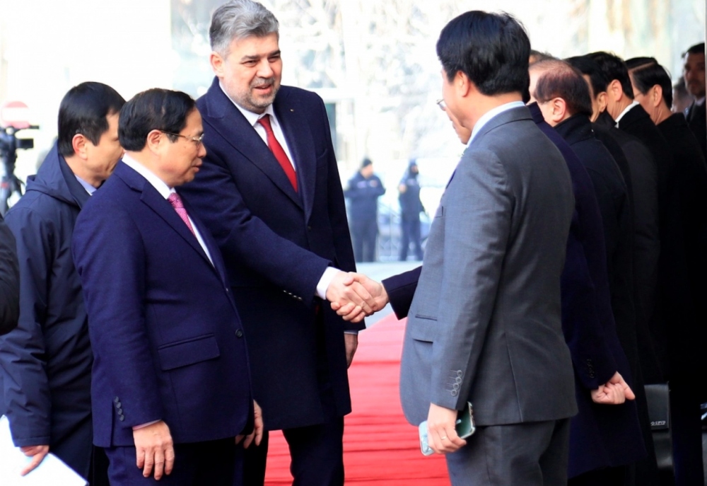 The welcome ceremony is also attended by high-ranking officials.