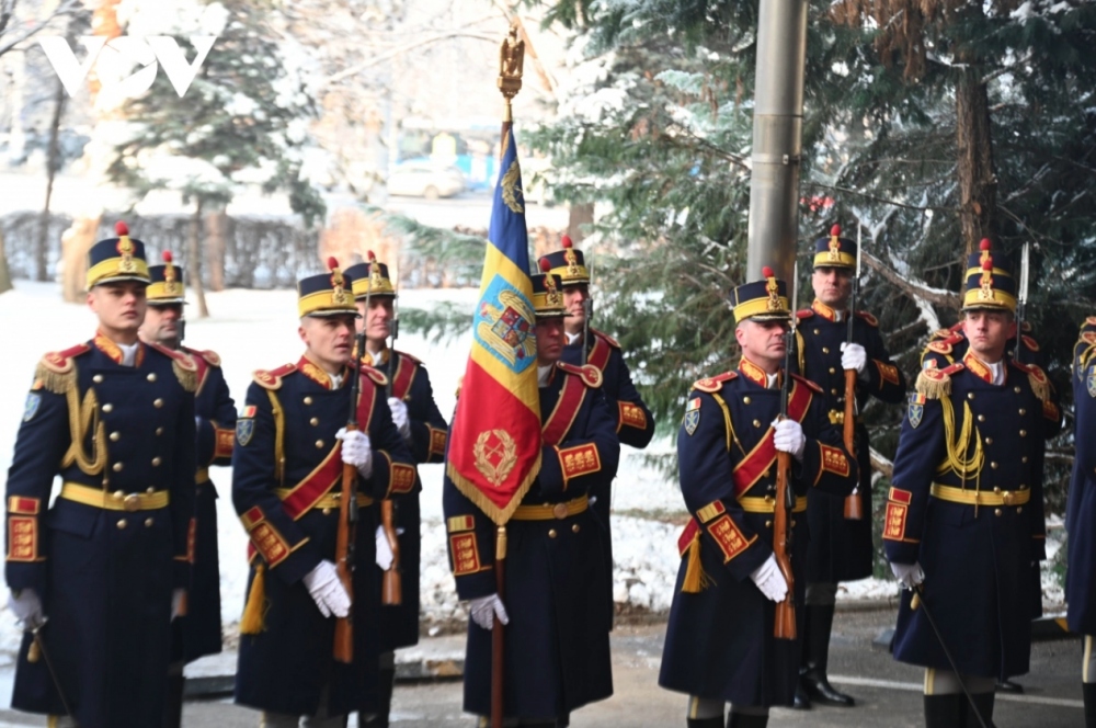 Vietnam and Romania established diplomatic ties on February 3, 1950. From 1950 to 1989, Romania provided aid and loans to Vietnam to develop a number of economic sectors. After Romania changed its political regime in December 1989, the two countries continued to maintain the traditional friendship and multi-faceted cooperation.