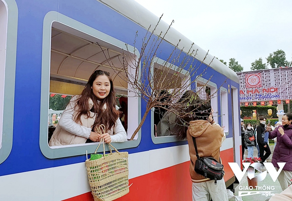 Tái hiện hình ảnh “Chuyến tàu quê hương” đưa những người con xa xứ về quê ăn Tết