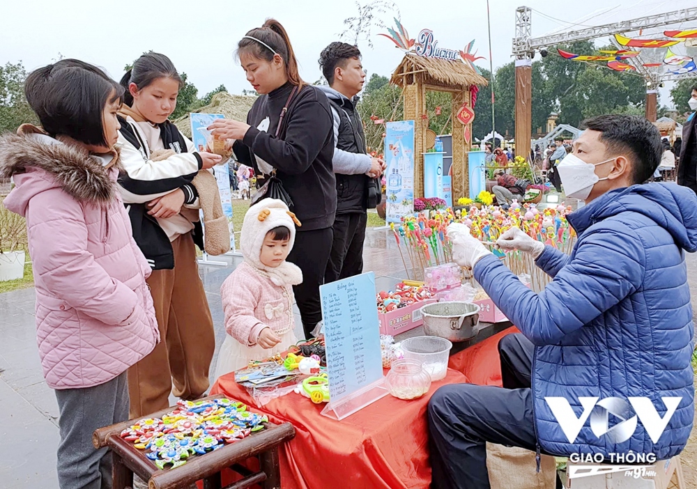 Món kẹo kéo "huyền thoại" qua nhiều thế hệ đến nay vẫn được các bạn nhỏ thích thú