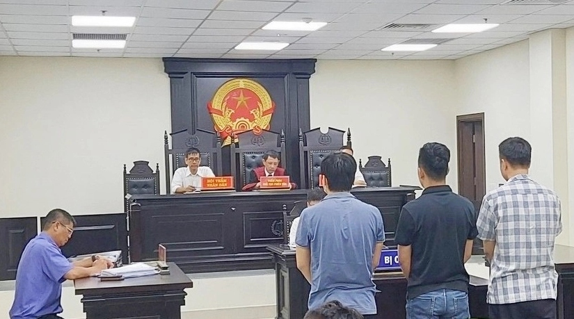 Các bị cáo tại phiên tòa ngày 12/10/2023.