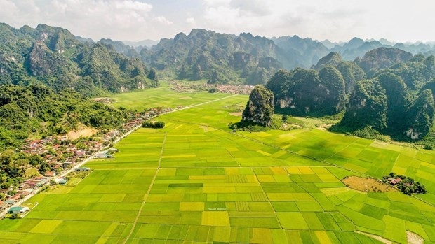 The poetic landscape in Huu Lung district of northern Lang Son province. The locality has been a "hotpot" of community tourism over the past time.