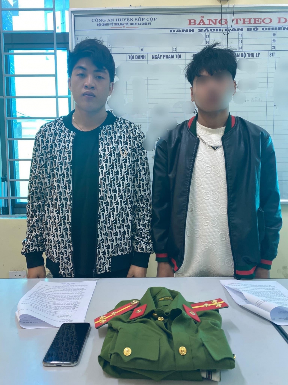 T.V.D và Q.V.Q tại cơ quan Công an