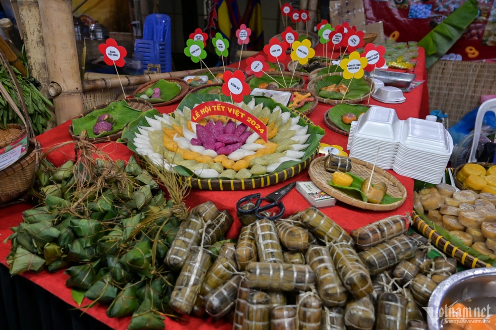 On display across more than 150 booths are various Vietnamese products and specialties of localities nationwide.