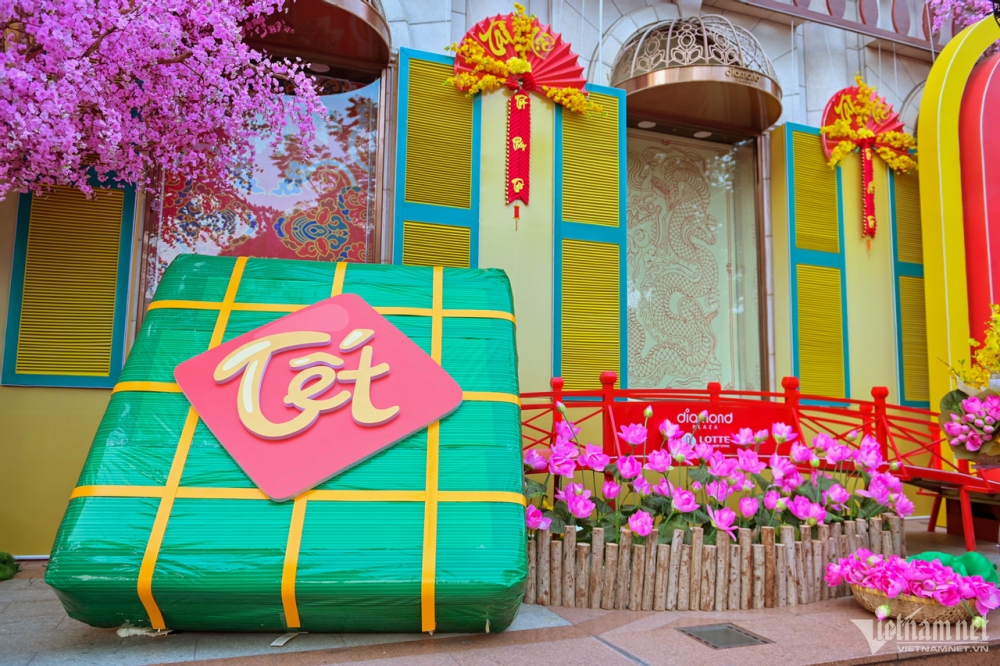 A giant Banh Chung, or Chung cake, which is a traditional Vietnamese dish during Tet proves to be the highlight of the area.