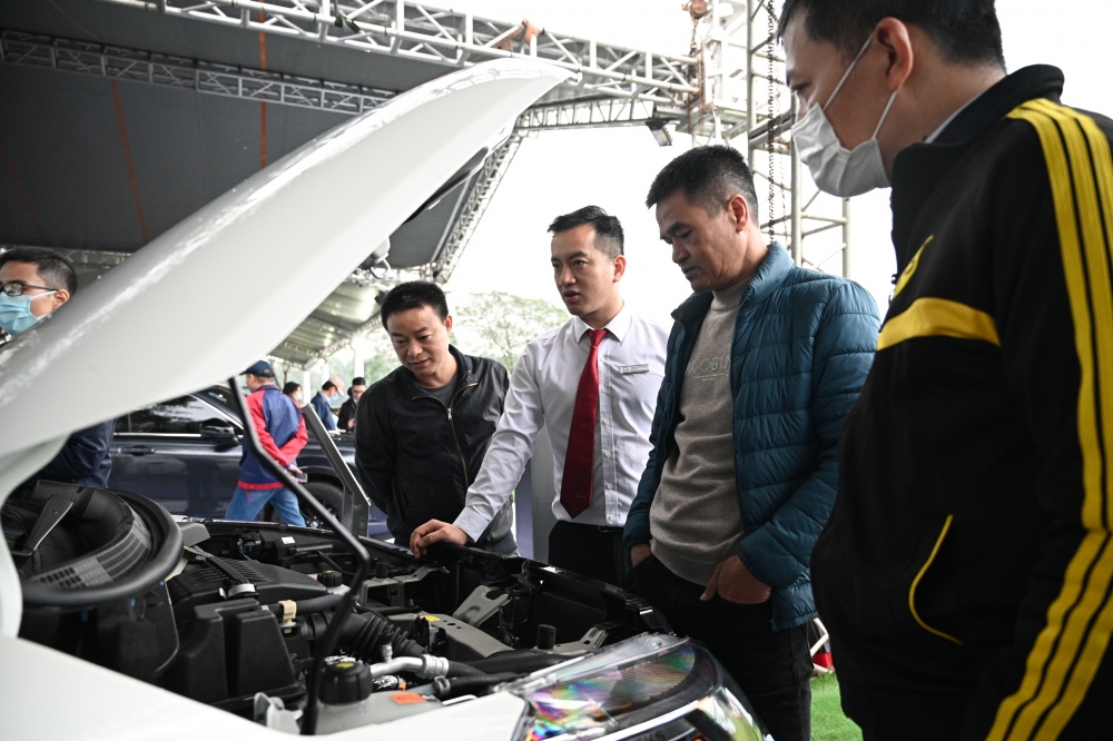 Du khách thăm quan cũng sẽ được cung cấp thông tin, giải đáp thắc mắc và đưa các sản phẩm điện hoá