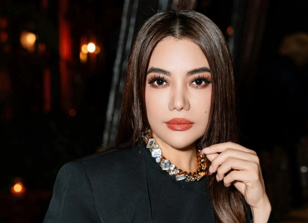 Tòa án nhân dân TP.Thủ Đức thụ lý đơn kiện của Công ty TNHH Universe Media Vietnam, yêu cầu Công ty TNHH Giải trí nghệ thuật Liên quốc gia (được cho là của Trương Ngọc Ánh) hoàn trả tiền tạm ứng liên quan đến dự án phim Không thể thiếu nhau. Khi thông tin được đăng tải, nhiều người cho rằng Trương Ngọc Ánh liên quan đến vụ kiện. Chúng tôi liên hệ song nữ diễn viên tắt máy. Trên trang cá nhân, sao phim Đồng tiền xương máu chia sẻ một bài viết về thông tin cô bị kiện và cho hay: “Viết không chuẩn ảnh hưởng lắm. Tôi thì không bao giờ muốn viết gì tiêu cực lên Facebook vì tôn trọng các bạn trong Facebook của mình”. (Nguồn: Thanh niên)