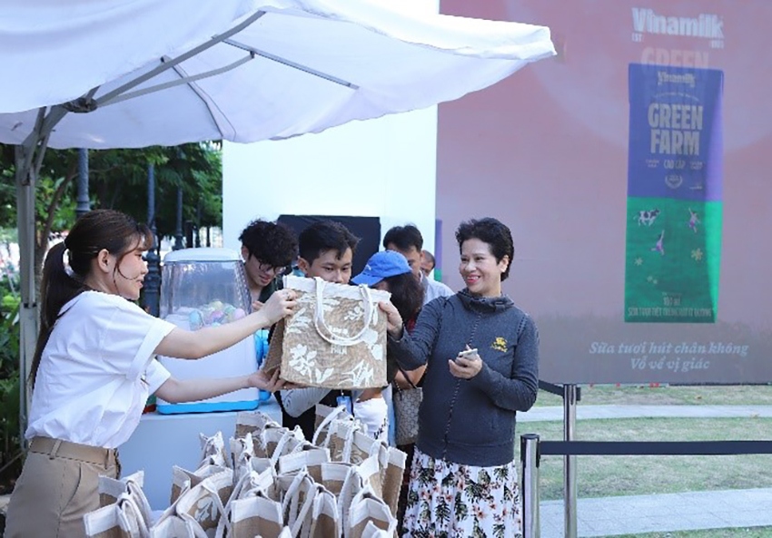 Sự kiện trải nghiệm “Chu du miền vị giác” của nhãn hàng Vinamilk Green Farm
thu hút sự quan tâm lớn từ cộng đồng