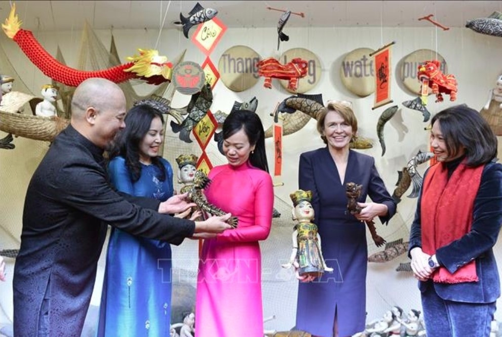 The Thang Long Water Puppet Theatre present special gifts to the two first ladies as part of their visit to the theatre. Water puppetry is a Vietnamese tradition that dates back as far as the 11th century when it originated in the villages of the Red River Delta area of northern Vietnam. Water puppet shows feature scenes reflecting rural landscapes, bamboo trees, and traditional activities such as fishing and rice cultivation.